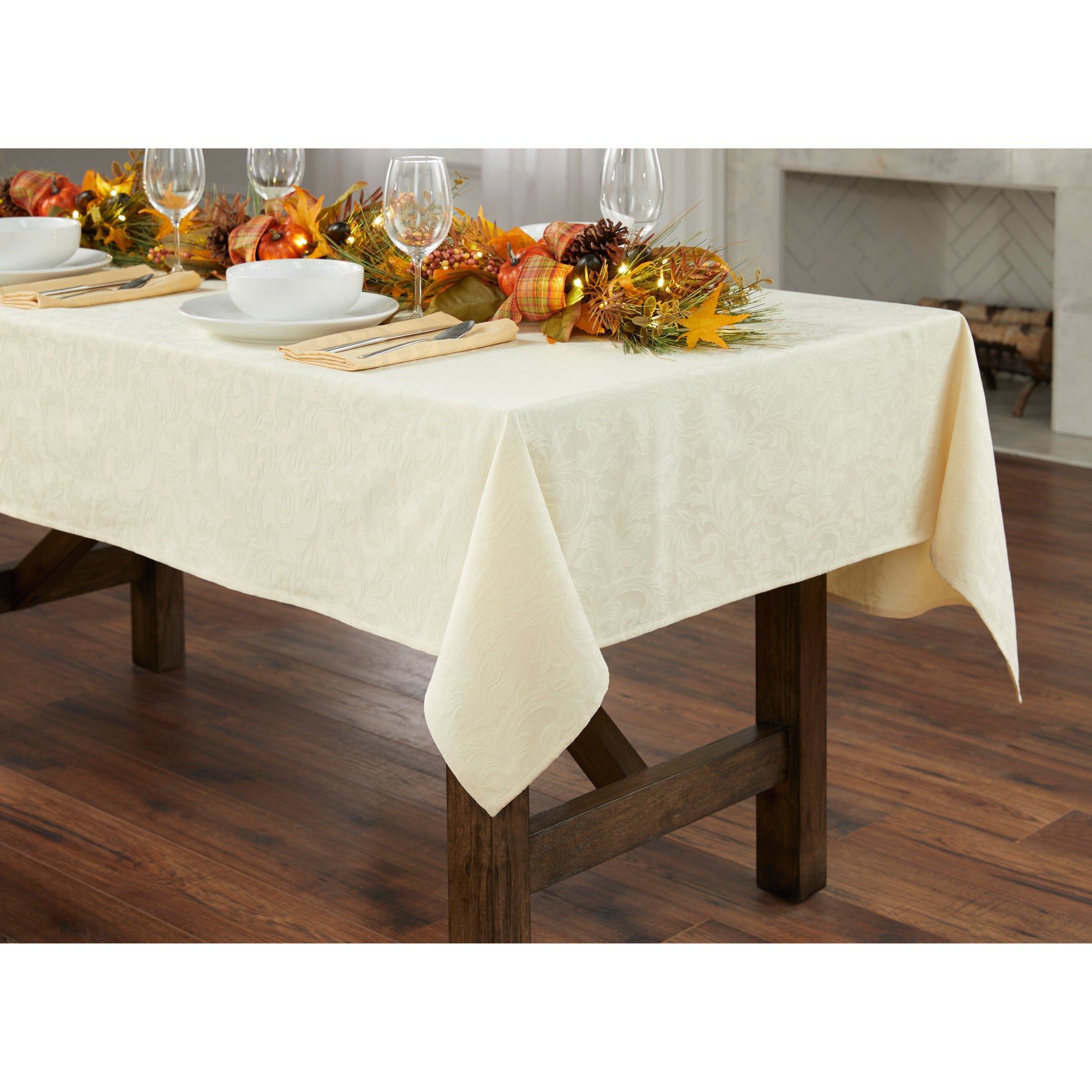 Damask 60" x 84" Tablecloth