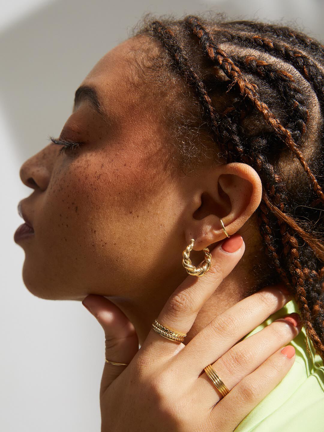 Twisted Hoop Earrings - Paris, GOLD, alternate image number 4