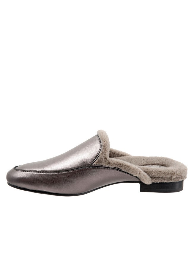 Ginette Mule, , alternate image number null