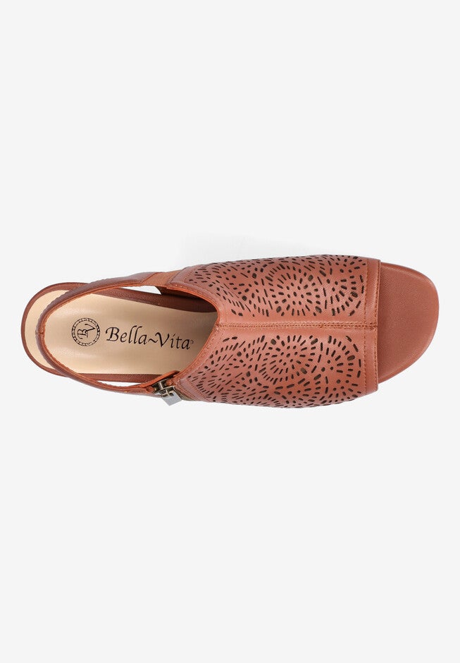 Amiyah Sandal, , alternate image number null