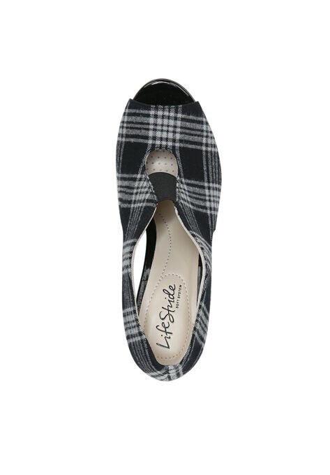 Carla Pump, , alternate image number null