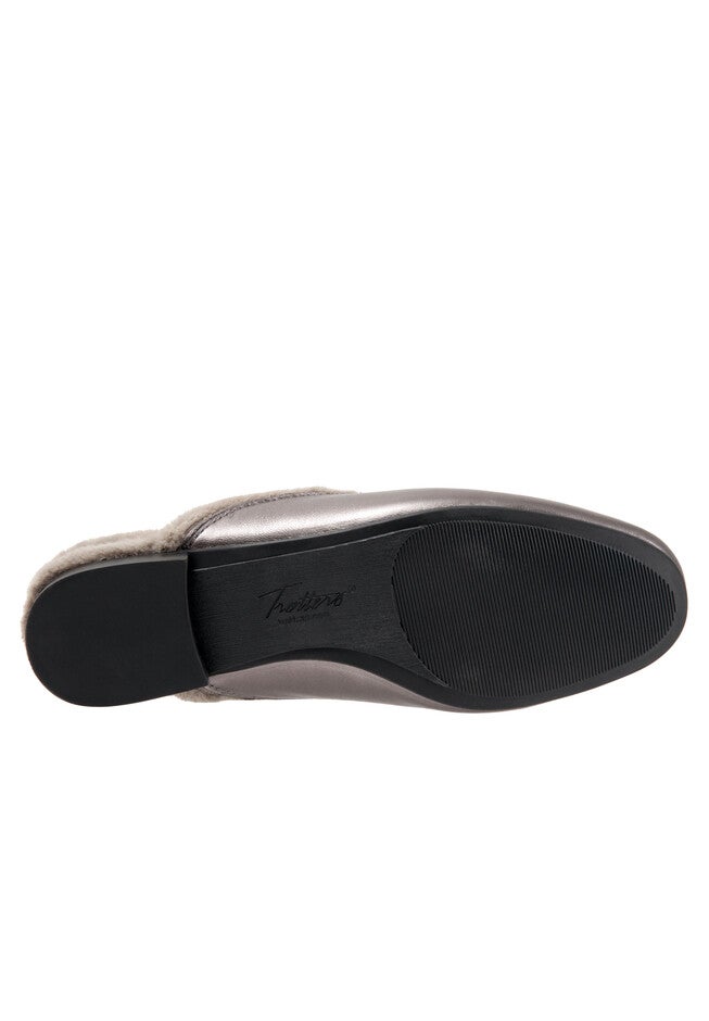 Ginette Mule, , alternate image number null