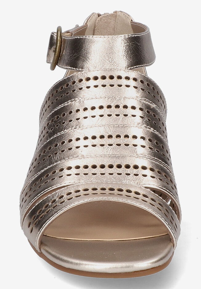 Betsy Sandal, , alternate image number null
