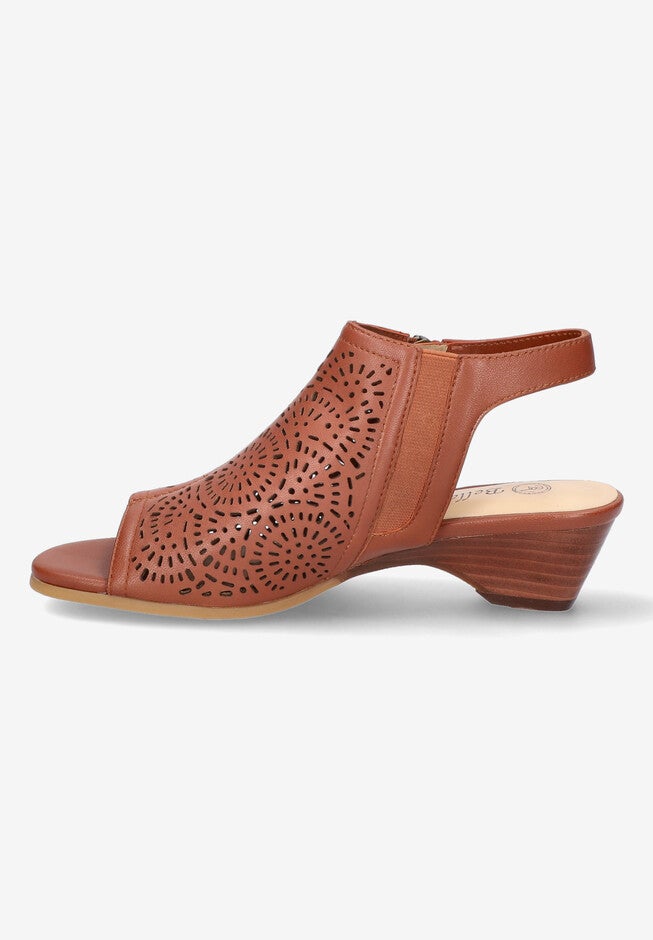 Amiyah Sandal, , alternate image number null