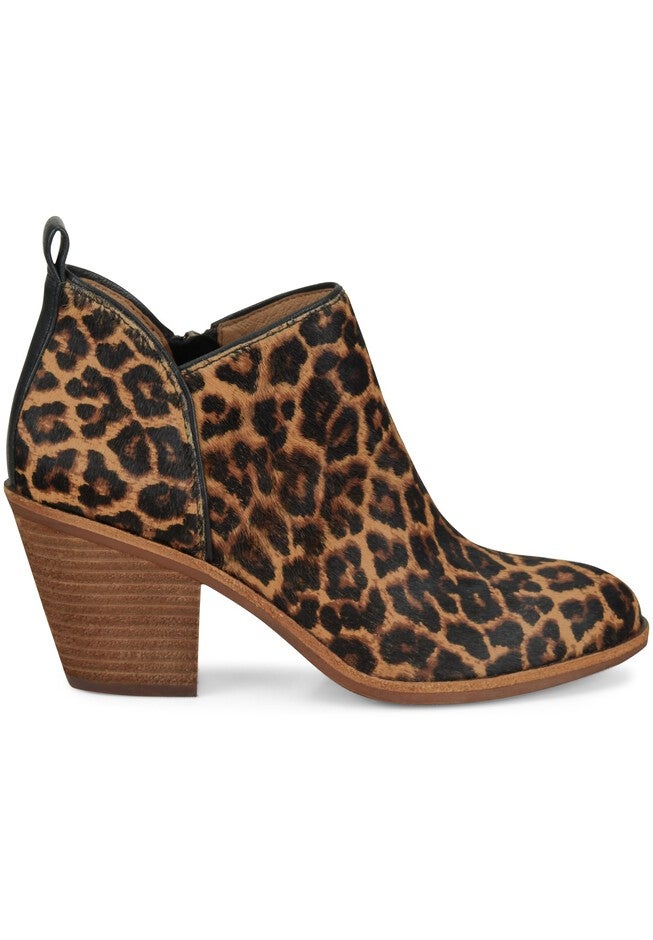 Tamela Bootie , , alternate image number null