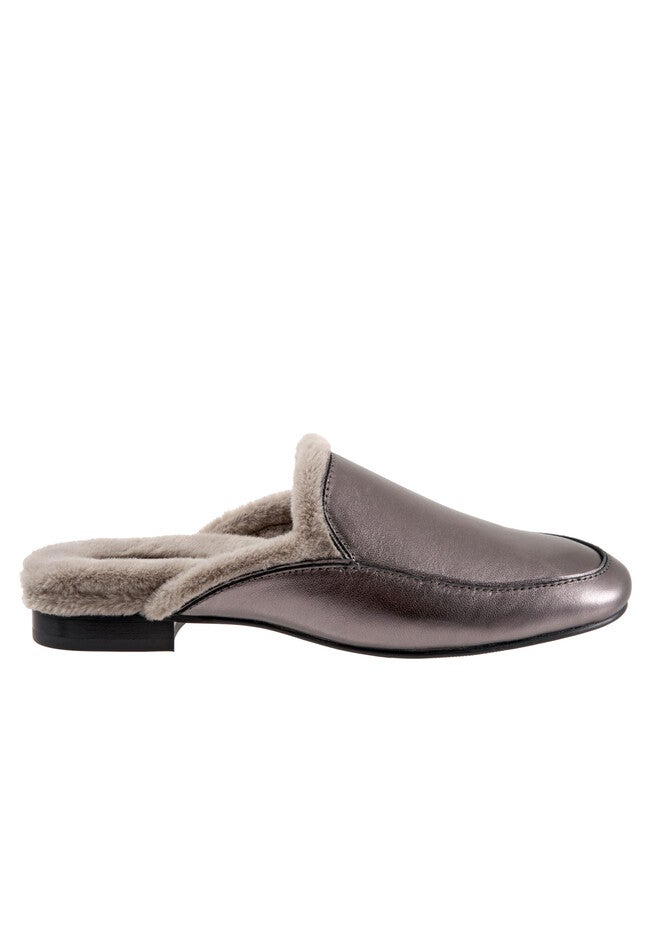 Ginette Mule, , alternate image number null