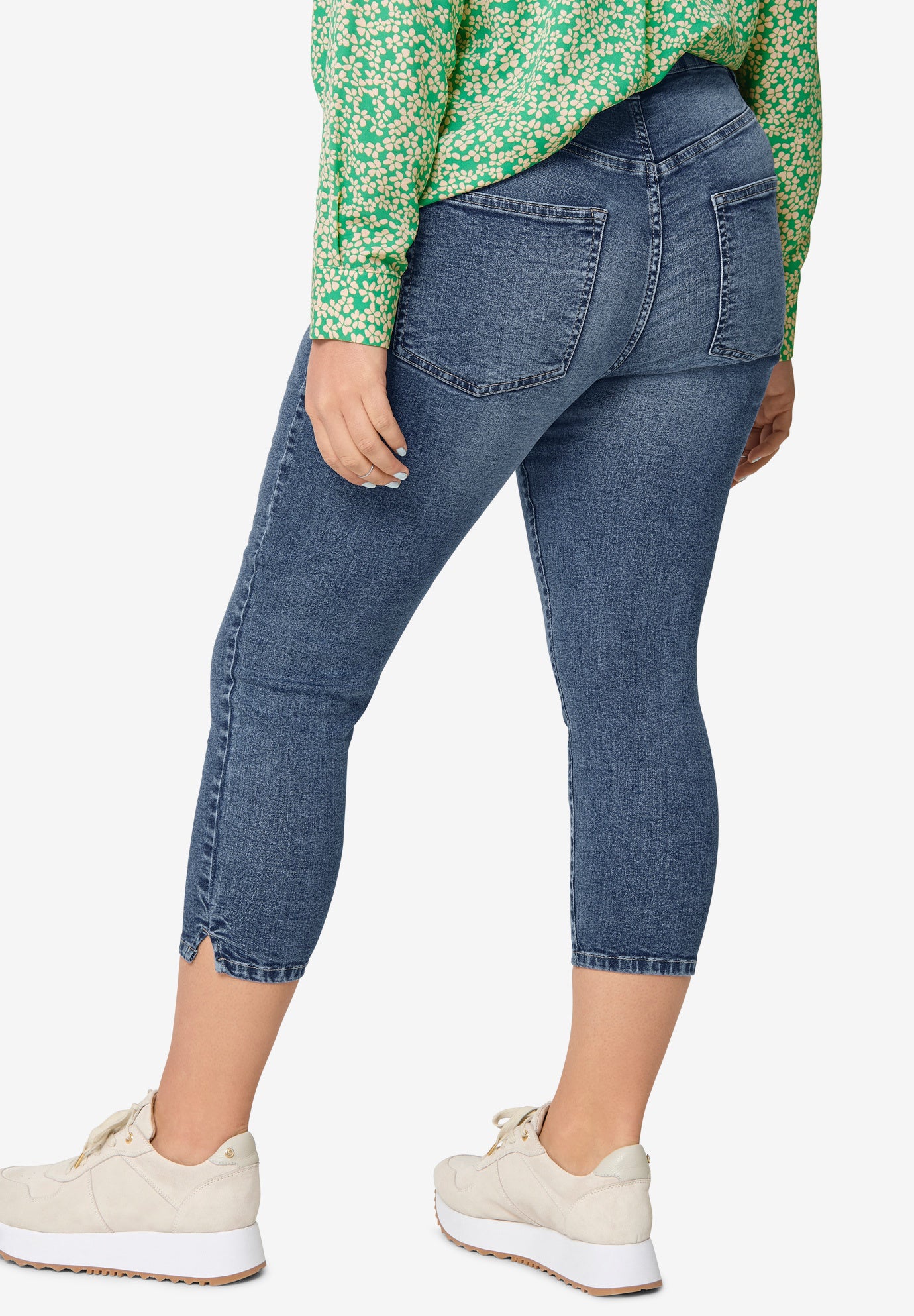 Slim 5-Pocket Stretch Mid-Rise Denim Capri image number 2