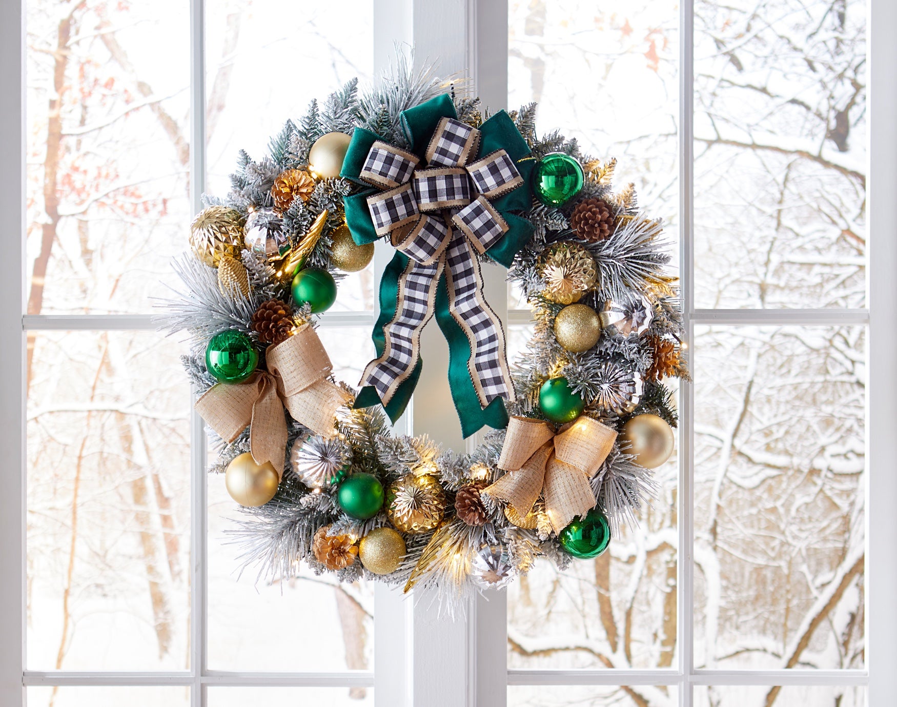 26" Pre-Lit Flocked Majesty Wreath image number 0