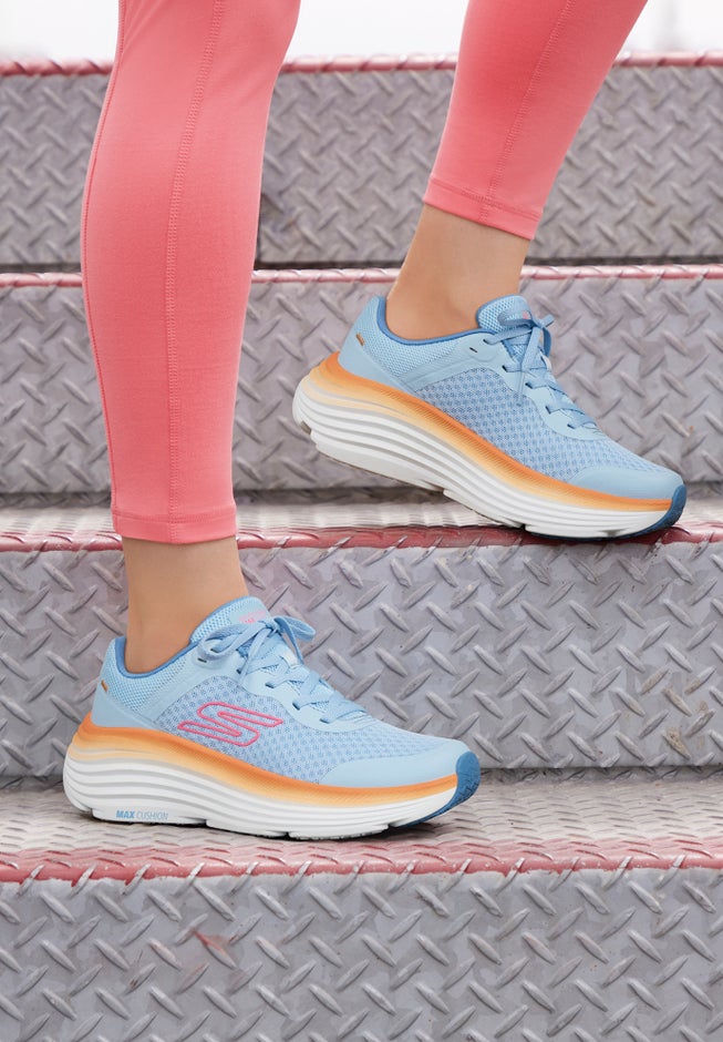 The Max Cushioning&trade; Endeavour Walking Shoe image number 1