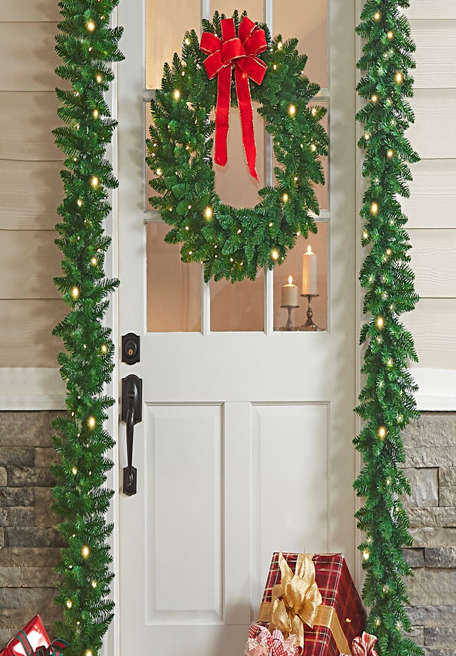 Pre-Lit Arrow-Tip 9' Garland image number 1