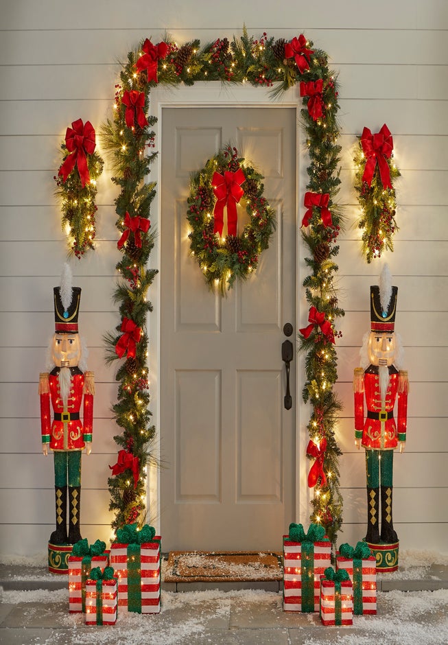 28" Pre-Lit Holiday Classic Wreath image number 2