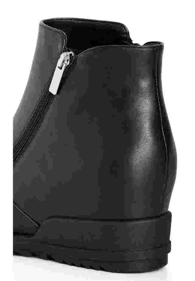 Farrah Wedge image number 6