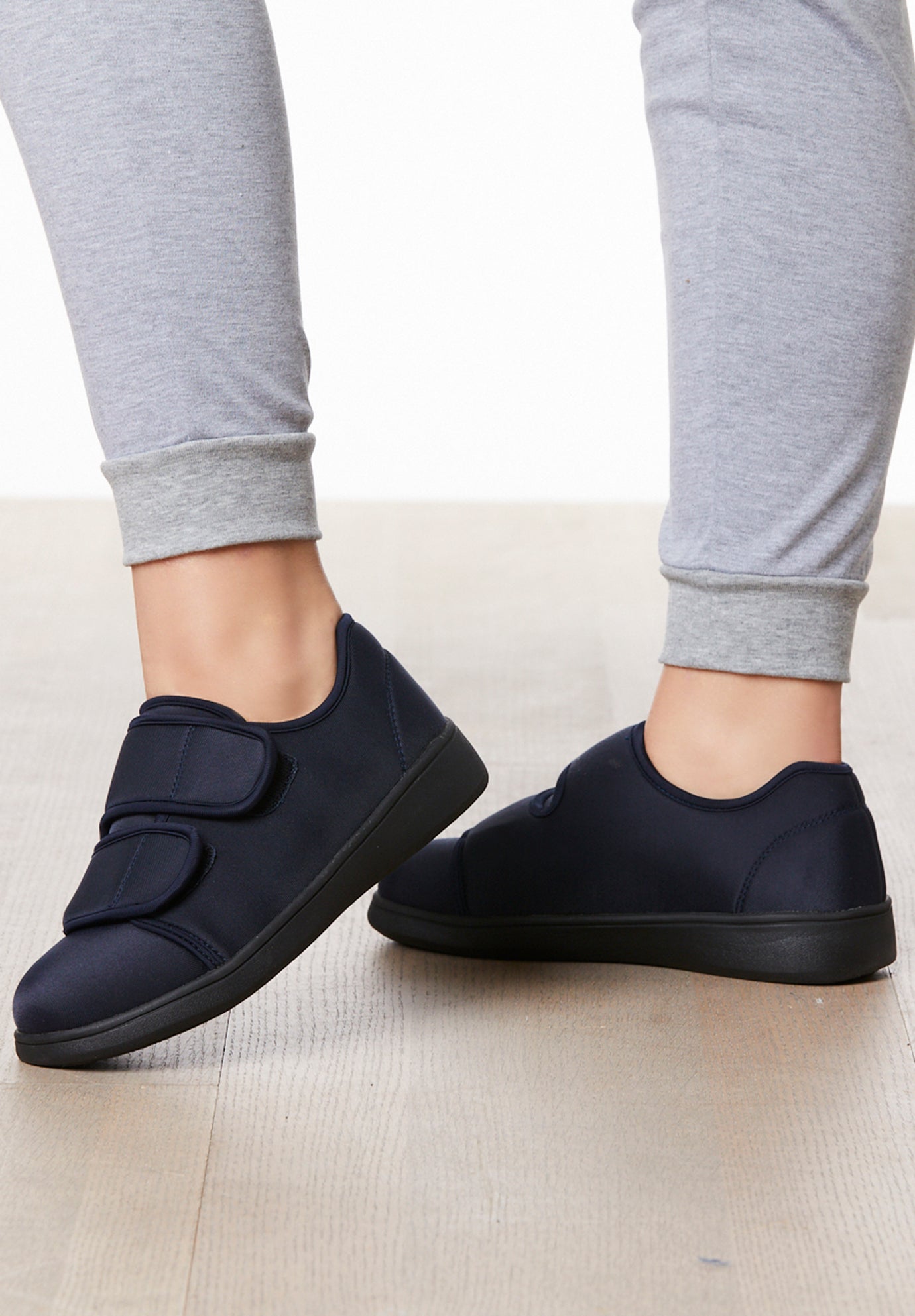 The Extra Wide Microbacterial Walking Shoe by Comfortview image number 7