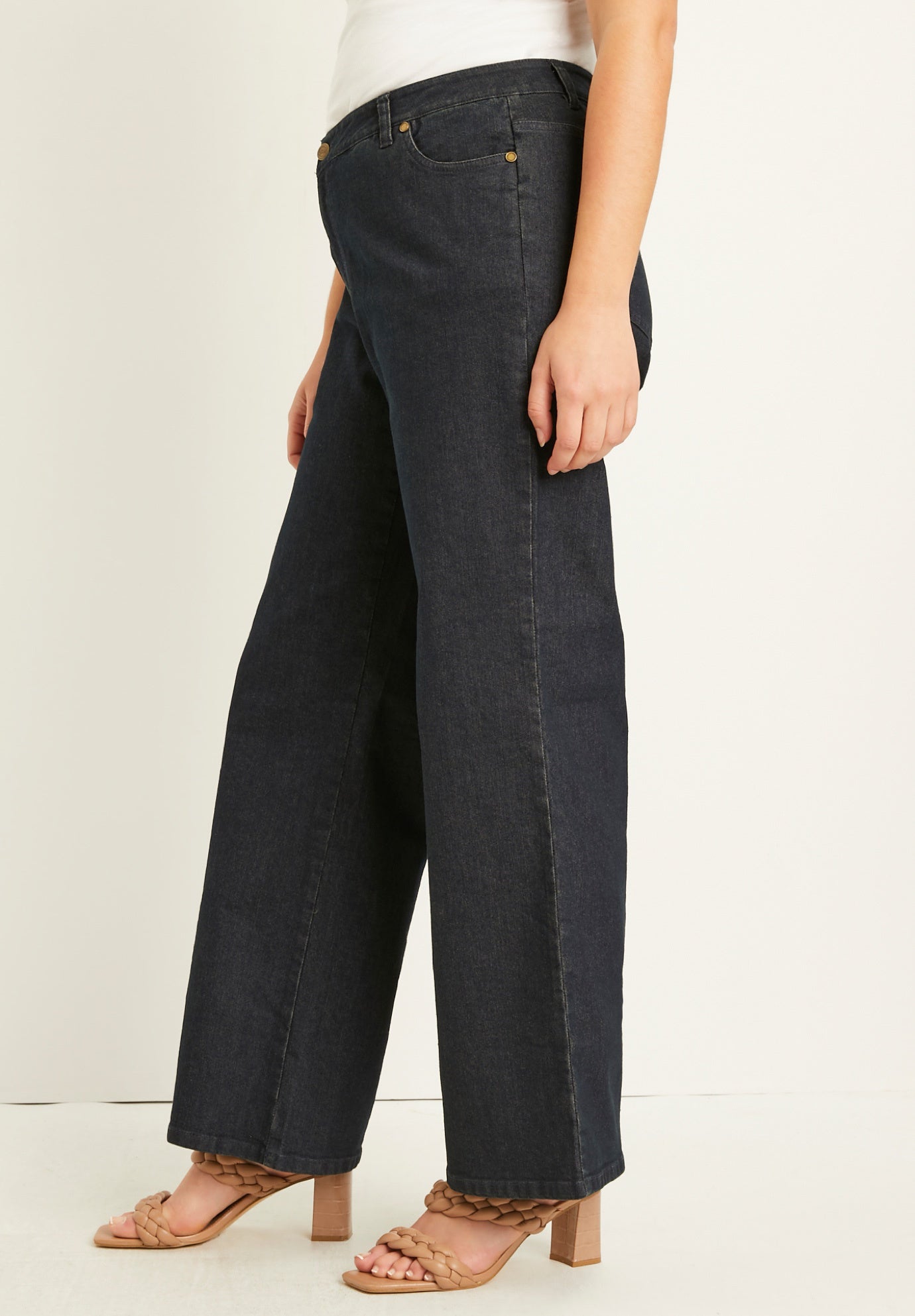 Curvie Fit Wide-Leg Jeans image number 2